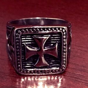 Men’s Iron Cross/Infinity Silver Ring. Sz. 10